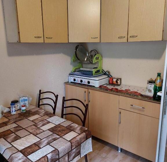 اتاق استاندارد با چشم‌انداز باغ, Giorgi's Homestay