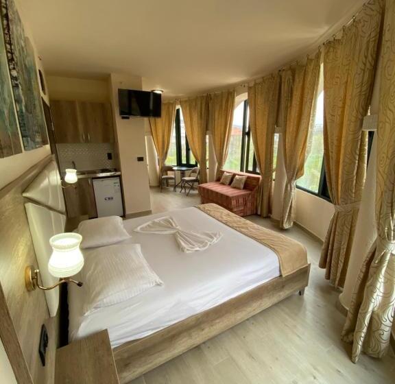 استودیوی لوکس, Guesthouse Liamra