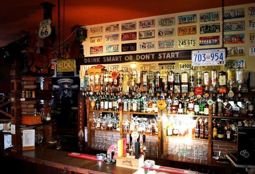 스탠다드 룸, Pension Alfa & Whisky Pub