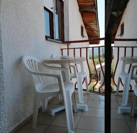 Четырехместный Номер Стандарт Вид на Сад, Ianakiev Guest House