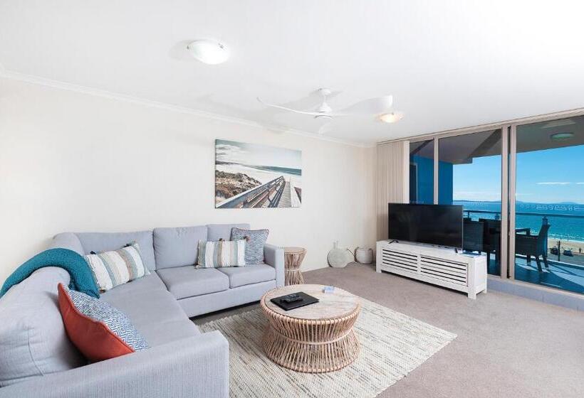 2 Bedroom Apartment with Views, Beaches International