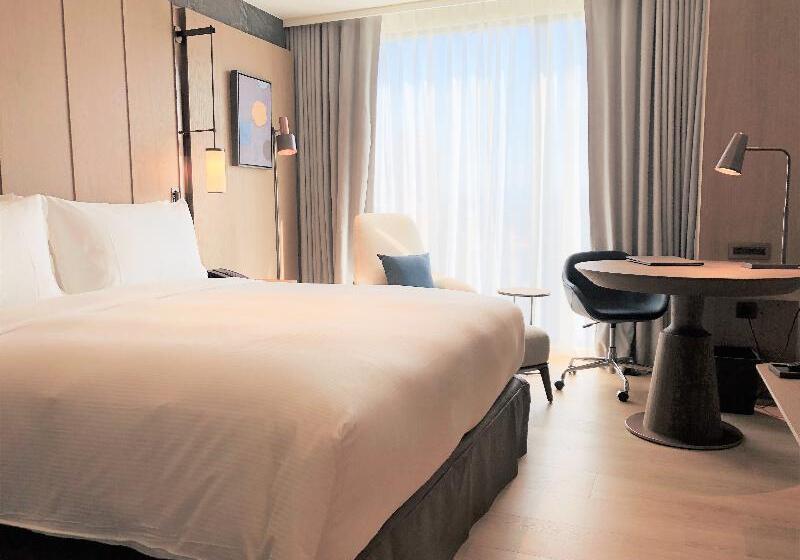 اتاق استاندارد با تخت بزرگ, Doubletree By Hilton Taipei Zhongshan