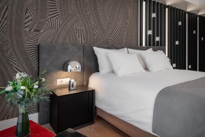 Номер Стандарт, Elia Ermou Athens
