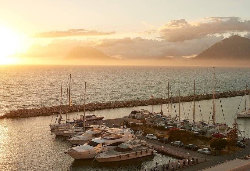 Номер Стандарт Двуспальная Кровать Вид на Море, Moxy Patra Marina