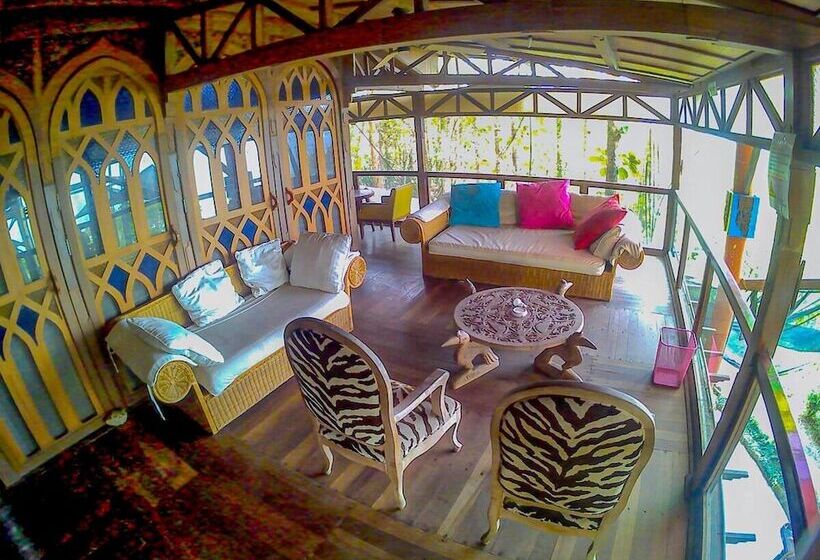 디럭스 룸, Karang Aji Beach Villa