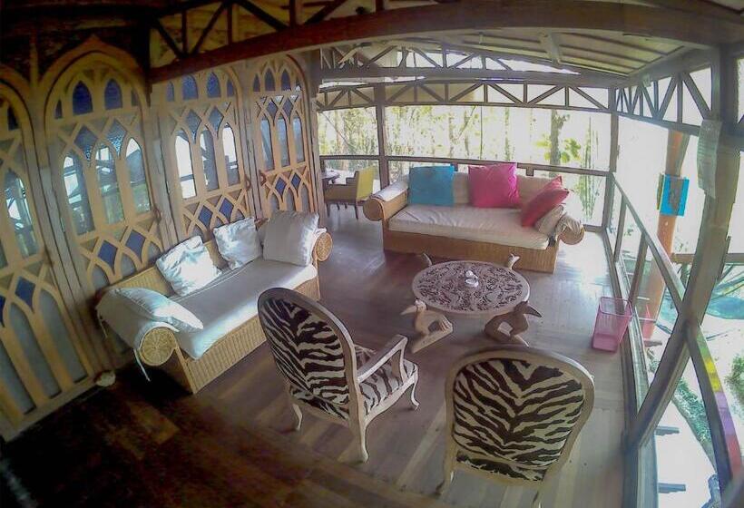 디럭스 룸, Karang Aji Beach Villa