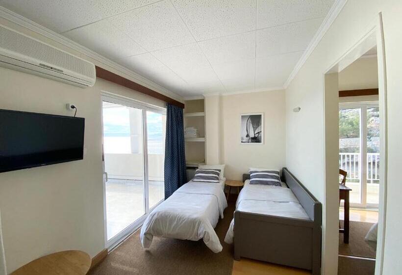 Family Suite, Cokkinis