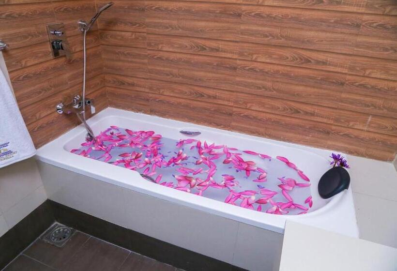اتاق خانوادگی با چشم‌انداز دریا, Crystal Resort Dickwella