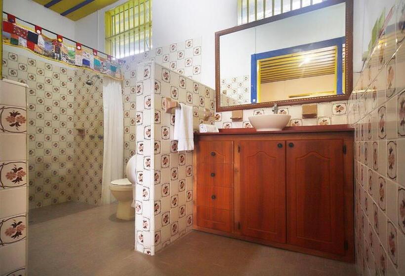 اتاق استاندارد سه نفره, El Rancho De Salento