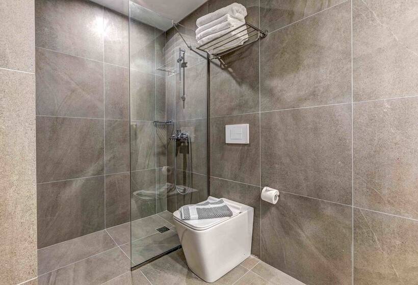 اتاق استاندارد سه تخته با چشم‌انداز استخر, White Olive Elite Laganas