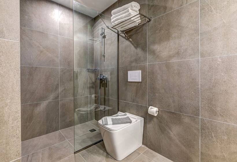 اتاق استاندارد سه تخته با چشم‌انداز استخر, White Olive Elite Laganas