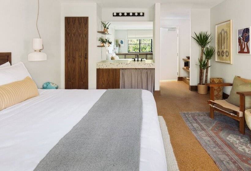 סטודיו דלוקס, Silver Lake Pool & Inn