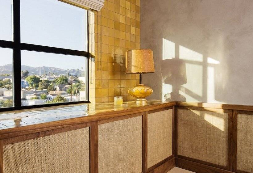 סטודיו דלוקס, Silver Lake Pool & Inn